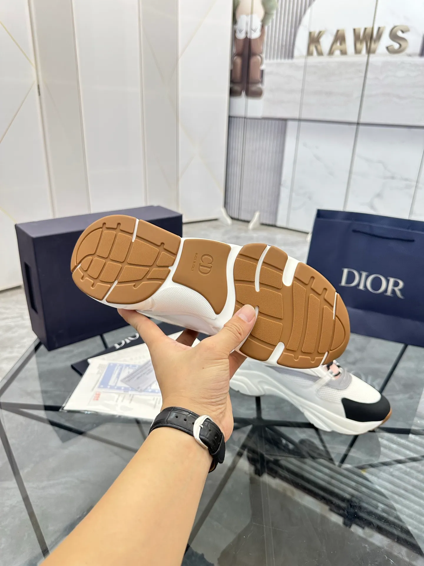 Men's shoes: 💰P460¥ Ready in Guangzhou, fully packaged Product trademark: Dior* "Dior*" low-top casual shoes Regular size: 38-46 (can be customized to 47) B22 Product materials: imported cowhide leather upper spliced ​​with original fabric, breathable lining, original outsole. Number: 920